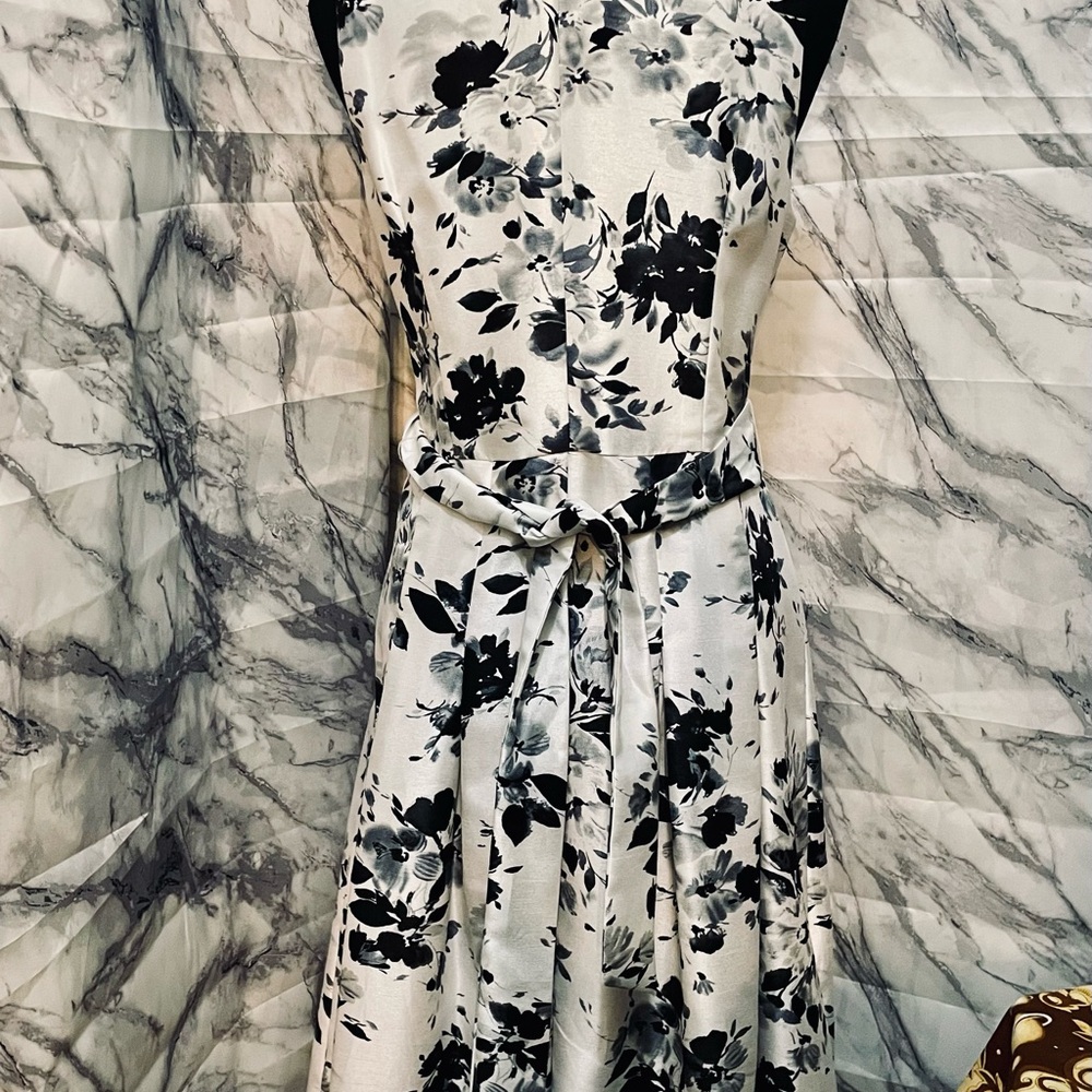 Jessica Howard Black and White Pleated Midi Dress - Picture 5 of 7